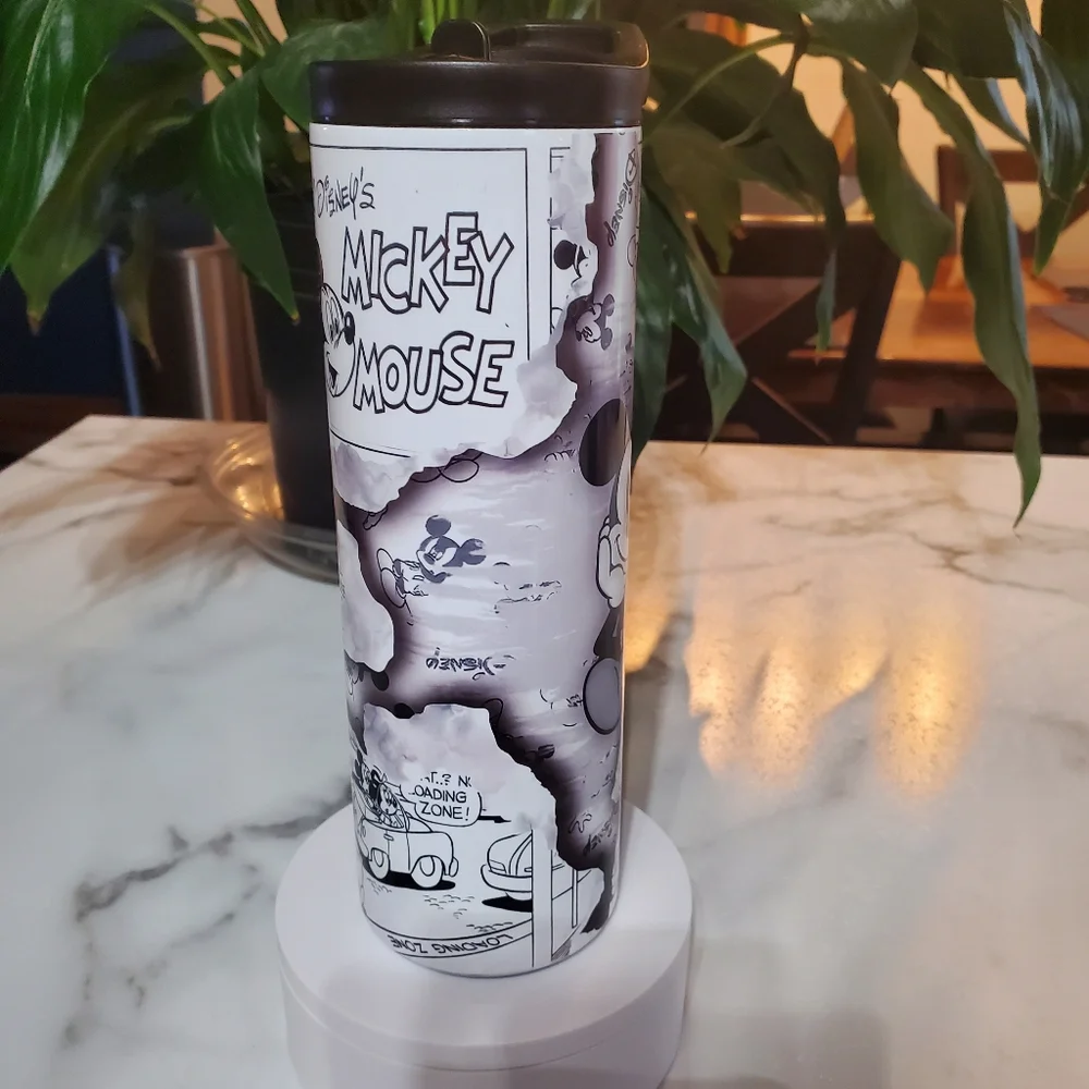 Mickey Mouse Comic Strip 20oz Tumbler  with duo lids 🎉sale